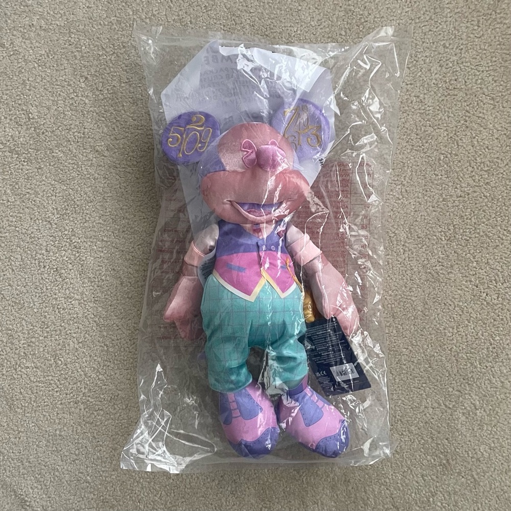 Disney Mickey Mouse The Main Attraction It’s A Small World Plush (Series 4/12)